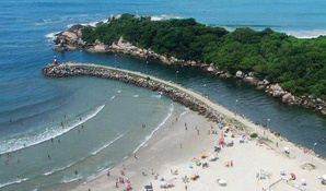 Barra da Lagoa/Florianópolis/SC: 2 Noites para 2 Pessoas e 1 Criança* na Pousada Flamboyant em até 12x