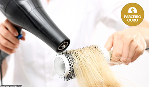 De vida ao seus cabelos! Cauterização com reposição de massa capilar e escova na Splendore Hair e Beauty