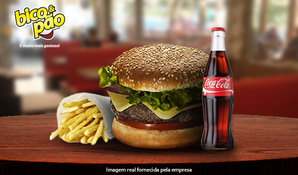 Bico & Pão é muito mais gostoso! Hambúrguer gourmet de picanha grelhada com batatas fritas, cebolas à milanesa e refrigerante 290ml, válido todos os dias