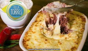 Escondidinho médio de carne de sol para 2 pessoas e acompanhamentos no Restaurante Villa Torres Gastronomia Brasileira, bem no Centro de Criciúma