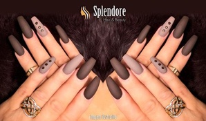 Unhas resistentes e duráveis! Aplicação de unhas de gel com alongamento, na Splendore Hair e Beauty, no bairro Michel, válido de terça a sábado
