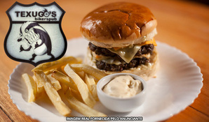 Burguer duplo com 200g de carne e acompanhamento no Texugo's Bikers Pub em Nova Veneza