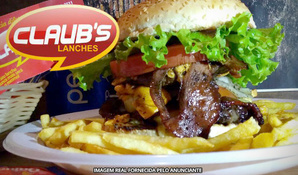 Burguer grelhado na churrasqueira no Claub's Lanches para com consumo ou retirada no local